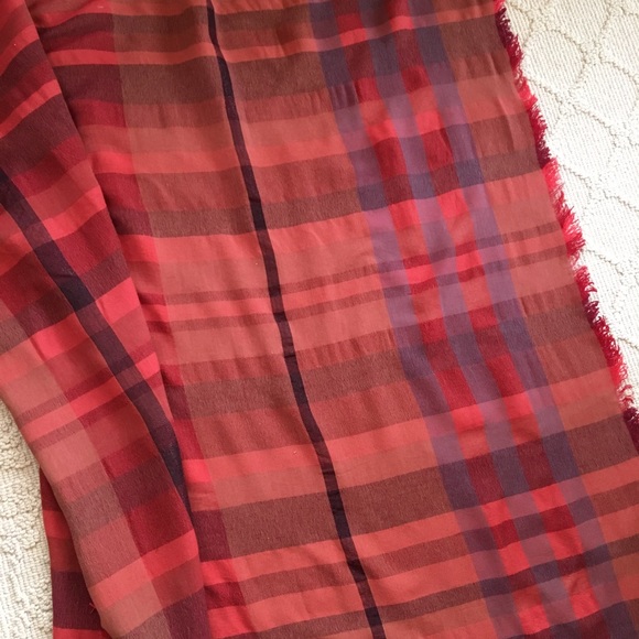 Echo red/grey tone long scarf - Picture 4 of 11